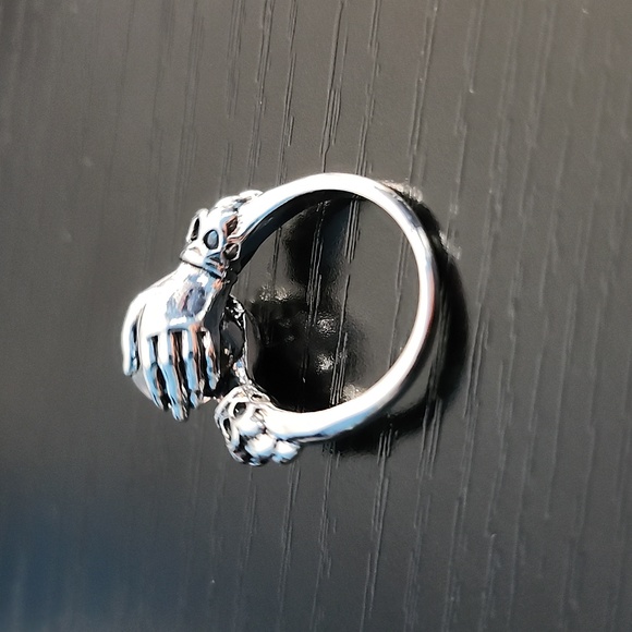 Silvertone Ring with Hands and Crystal Ball - Picture 3 of 7